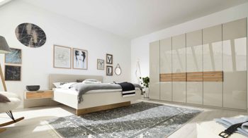 Komplettzimmer Interliving aus Holz in Hellgrau Interliving Schlafzimmer Serie 1026 – Komplettzimmer Champagner & Eiche bianco - vierteilig