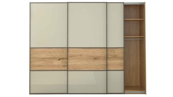 Kleiderschrank Interliving aus Holz in Hellgrau Interliving Schlafzimmer Serie 1027 – Schwebetürenschrank Champagner & Eiche bianco - drei Türen, Breite ca. 250 cm
