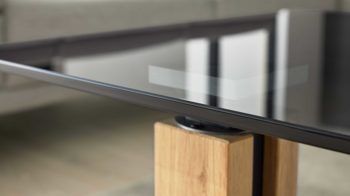 Beistelltisch Interliving aus Glas in Dunkelgrau Interliving Couchtisch Serie 6211 - Beistelltisch graues Parsolglas & Wildeiche - ca. 55 x 47 cm