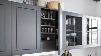 Einbauküche WERT KÜCHE® aus Holz in Schwarz WERT KÜCHE® Vida mit SIEMENS Einbaugeräten Lavaschwarz Satin & Wildeiche natur - zweiteilig