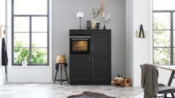 Einbauküche WERT KÜCHE® aus Holz in Schwarz WERT KÜCHE® Vivien mit SIEMENS Einbaugeräten Lavaschwarz Satin & Wildeiche natur - zweizeilig