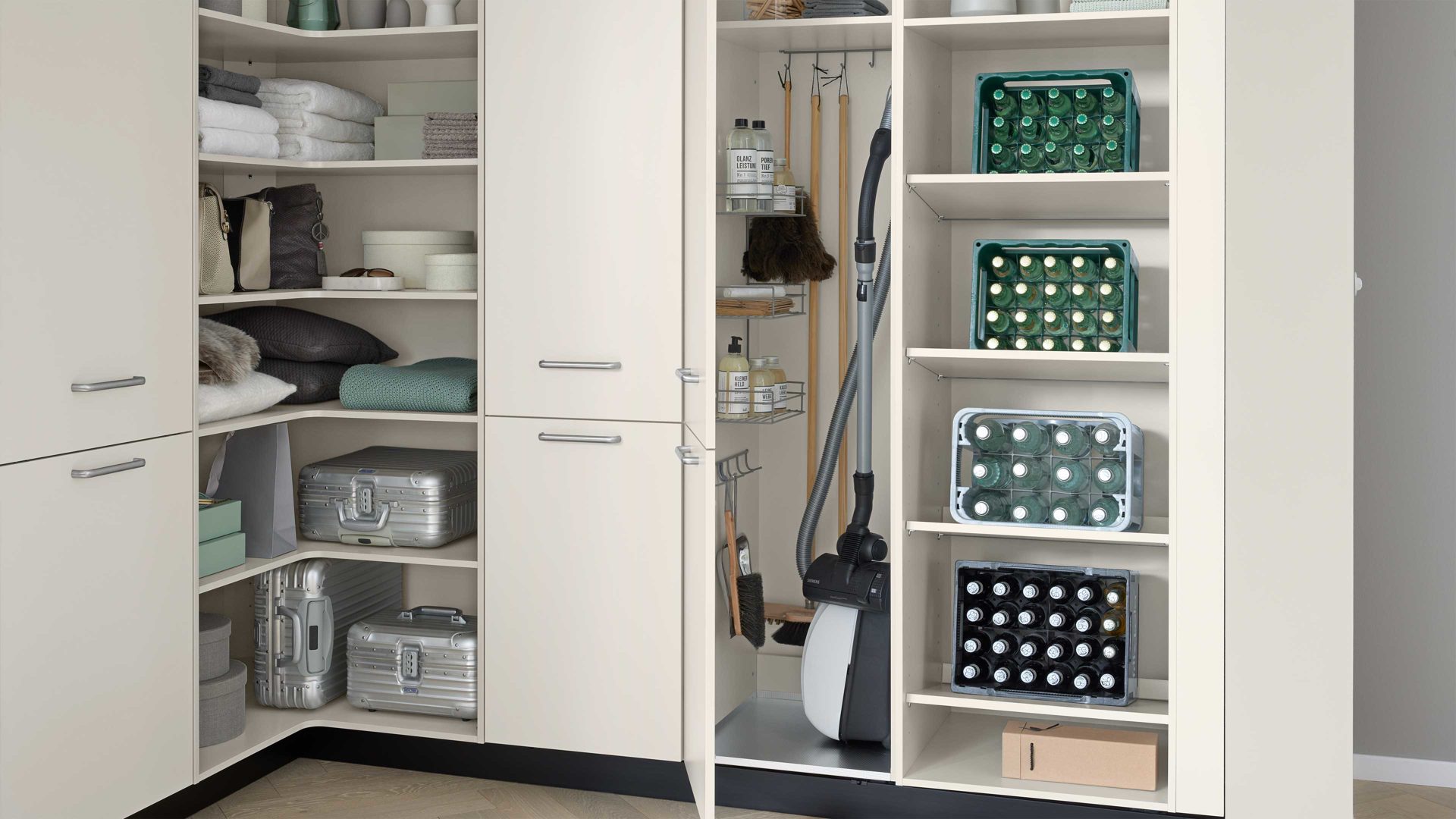 Einbauküche WERT KÜCHE® aus Holz in Weiß WERT KÜCHE® Nova - Hauswirtschaftsraumlösung Muschelweiß - Stellfäche ca. 195 x 258 cm