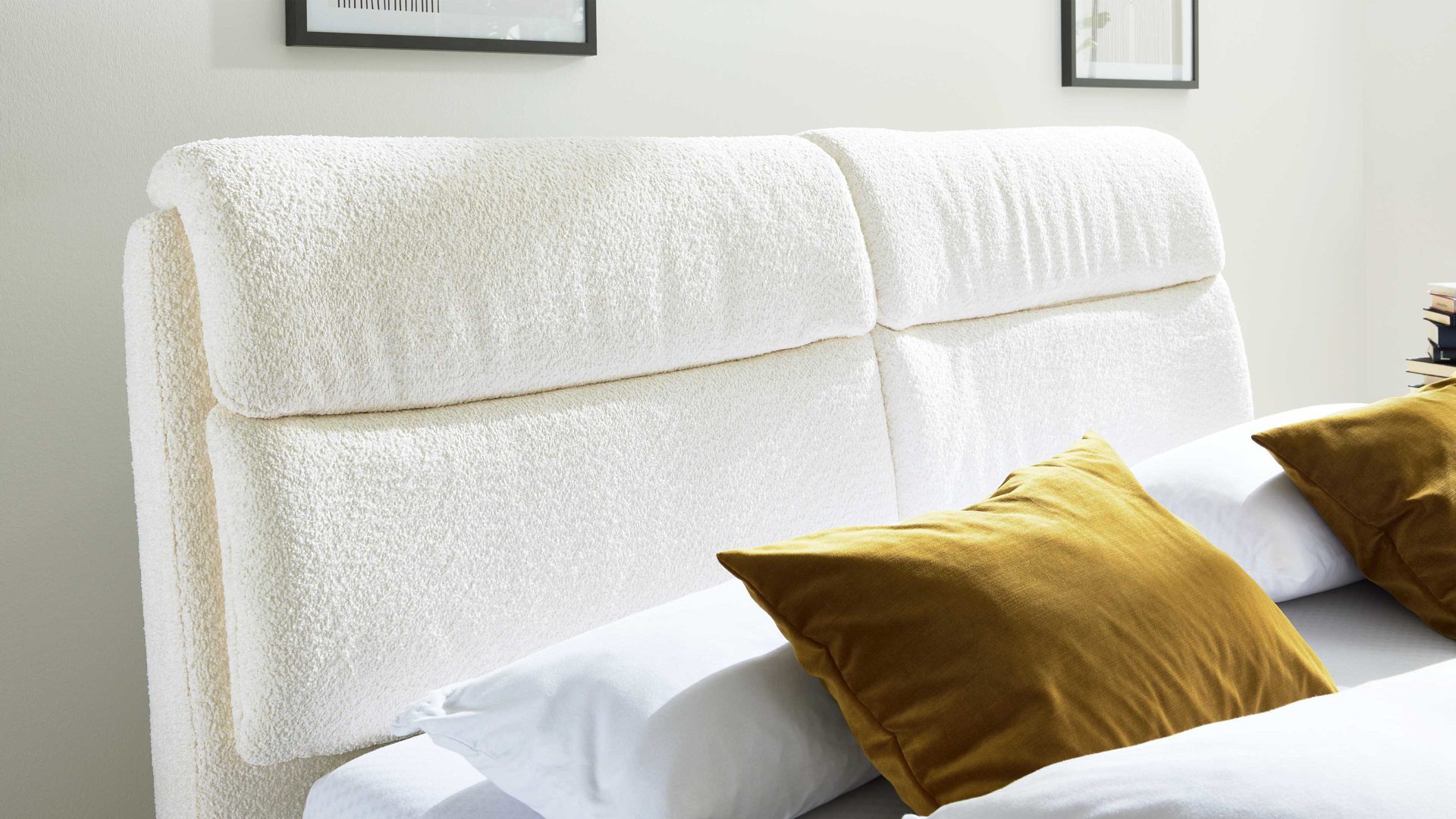 Bettgestell Interliving aus Stoff in Weiß Interliving Bettensystem Serie 1416 - Polsterbettgestell naturweiße Chenille Kama 680000 & schwarze Metallfüße – Liegefläche ca. 180 x 200 cm