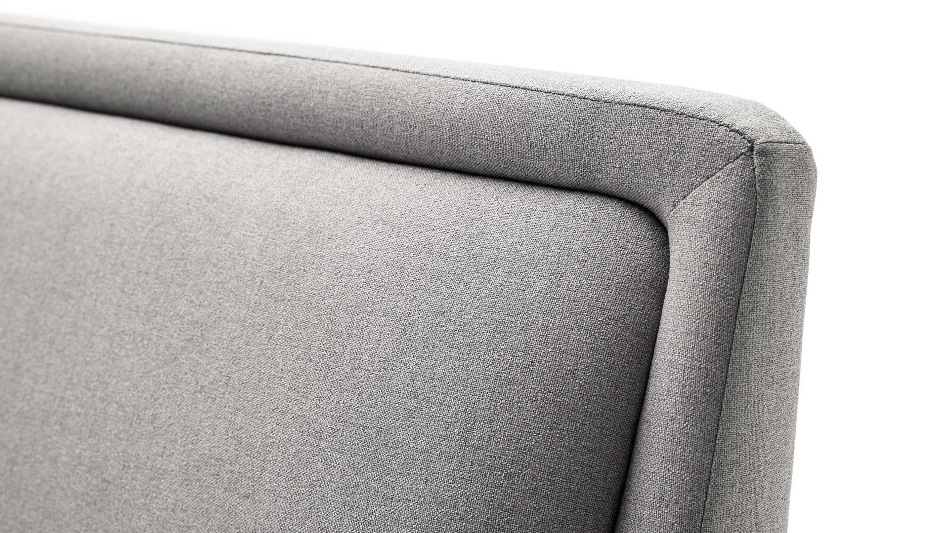 Bettgestell Meise.möbel aus Stoff in Hellgrau Polsterbettgestell Frieda mit Bettkasten hellgrauer Bezug Sawana 21 & eichefarbene Holzfüße - Liegefläche ca. 140 x 200 cm