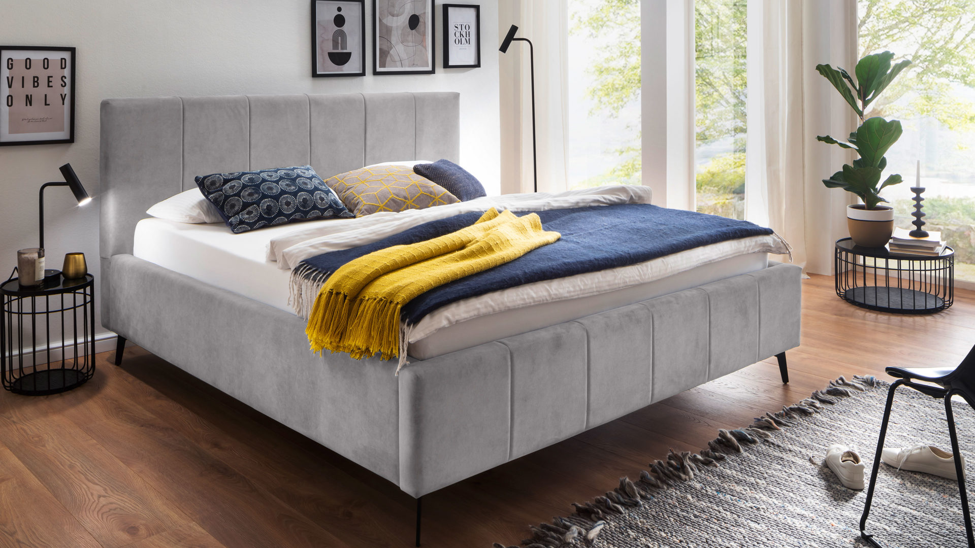 Polsterbett Meise.möbel aus Stoff in Hellgrau Polsterbettgestell Lizzano mit Bettkasten hellgrauer Samtbezug Cloud 81 & Metallfüße - Liegefläche ca. 180 x 200 cm