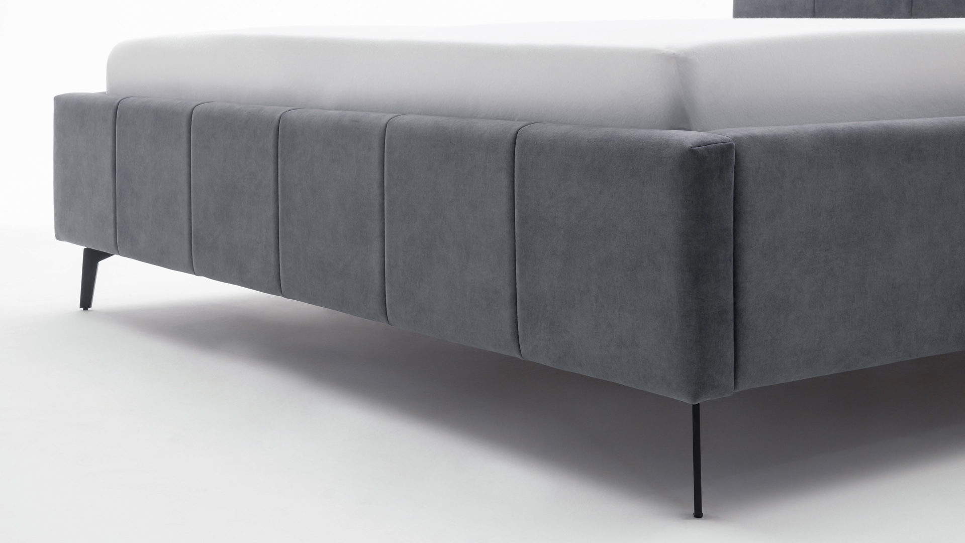 Polsterbett Meise.möbel aus Stoff in Anthrazit Polsterbettgestell Lizzano mit Bettkasten anthrazitfarbener Samtbezug Cloud 84 & Metallfüße - Liegefläche ca. 180 x 200 cm