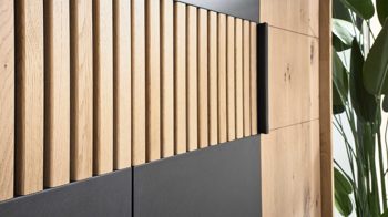 Kleiderschrank Interliving aus Holz in Holzfarben Interliving Schlafzimmer Serie 1029 – Kleiderschrank 528053 Wildeiche & Graphit - fünftürig, Breite ca. 249 cm