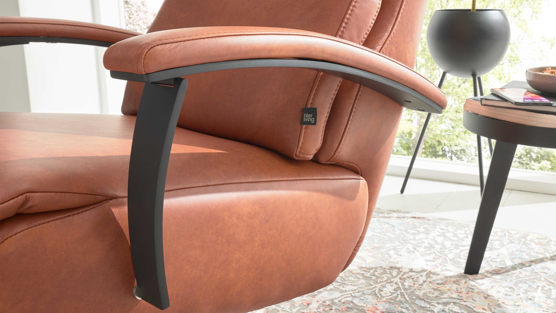 Relaxsessel Interliving aus Leder in Hellbraun Interliving Sofa Serie 4541 – Relaxsessel C manuell - cognacfarbenes LongLife-Leder Cloudy & Sternfuß V4S