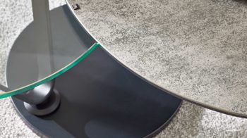 Couchtisch Interliving aus Keramik in Hellgrau Interliving Couchtisch Serie 6218 - Funktionscouchtisch silbergraue Keramik & schwarzer Stahl - Durchmesser ca. 75 cm