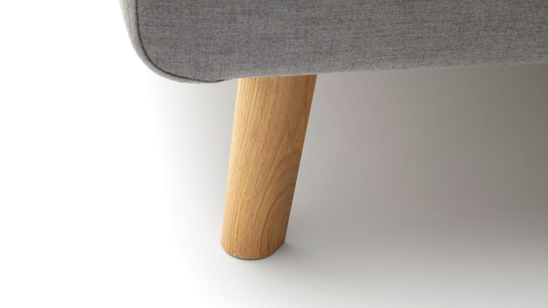 Bettgestell Meise.möbel aus Stoff in Hellgrau Polsterbettgestell Mattis mit Bettkasten hellgraues Flachgewebe Aspen 92 & Holzfüße - Liegefläche ca. 140 x 200 cm