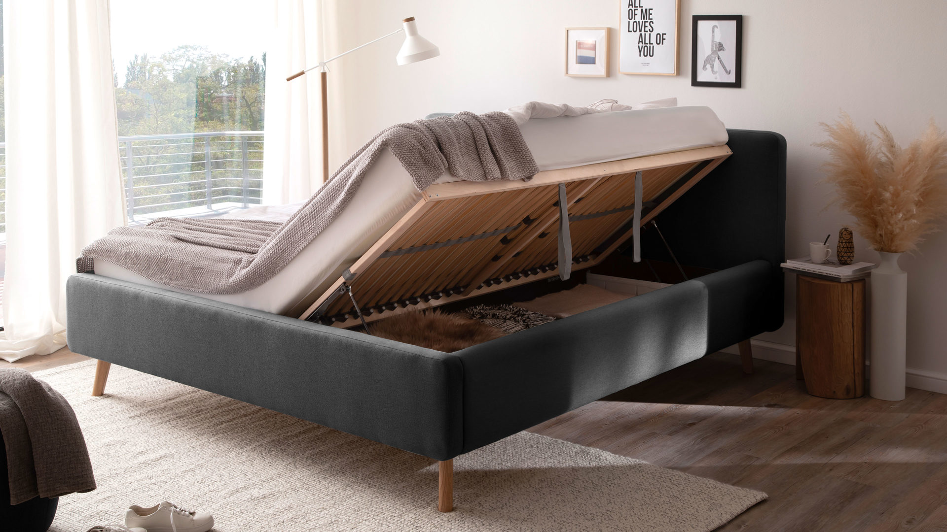 Bettgestell Meise.möbel aus Stoff in Anthrazit Polsterbettgestell Mattis mit Bettkasten anthrazitfarbenes Flachgewebe Aspen 96 & Holzfüße - Liegefläche ca. 180 x 200 cm