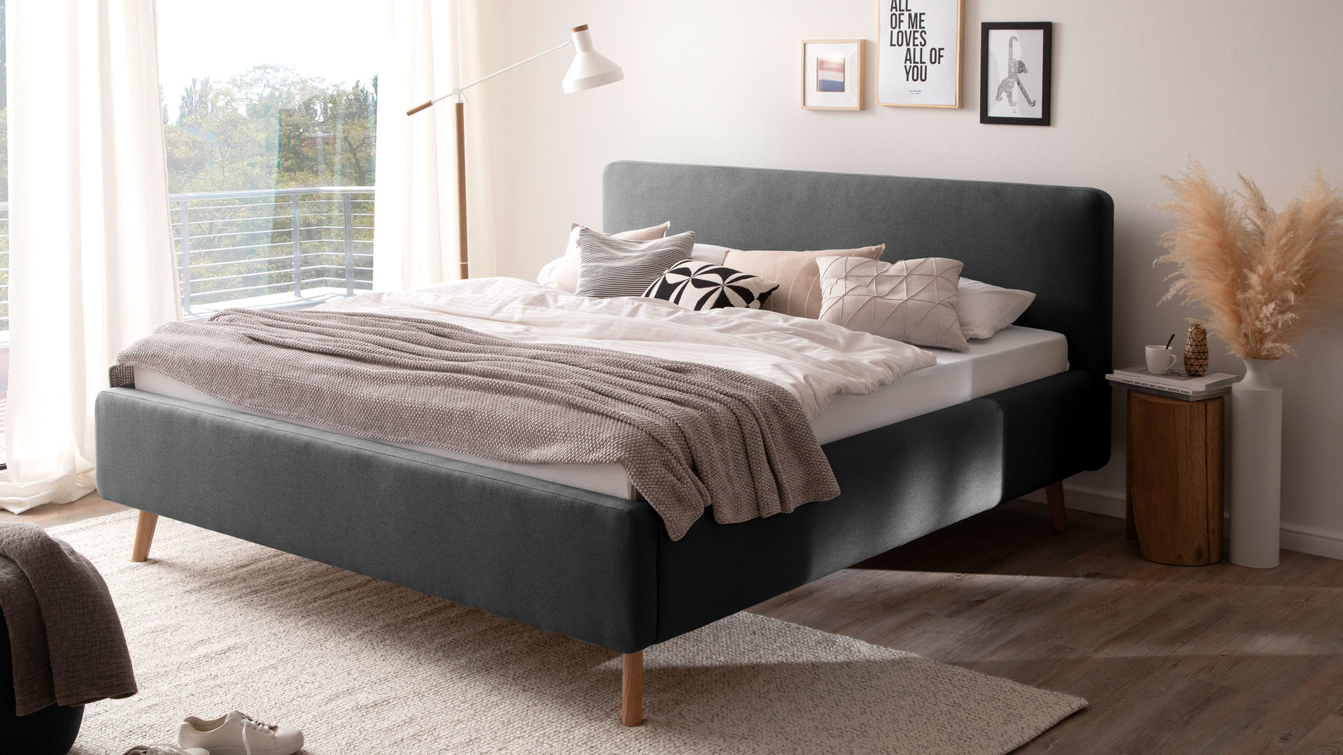 Bettgestell Meise.möbel aus Stoff in Anthrazit Polsterbettgestell Mattis mit Bettkasten anthrazitfarbenes Flachgewebe Aspen 96 & Holzfüße - Liegefläche ca. 180 x 200 cm