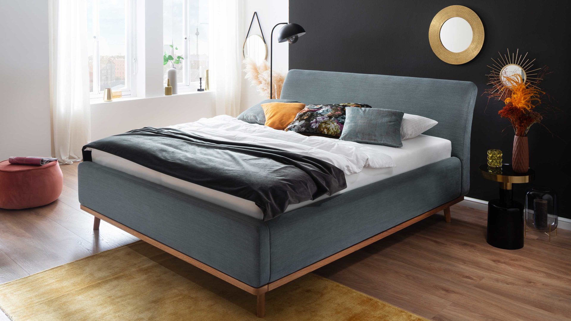 Polsterbett Meise.möbel aus Stoff in Blau Polsterbettgestell Mila mit Bettkasten und Holzrahmen, glattes Kopfteil oceanfarbener Flachgewebe-Bezug Capri 7463 - Liegefläche ca. 180 x 200 cm