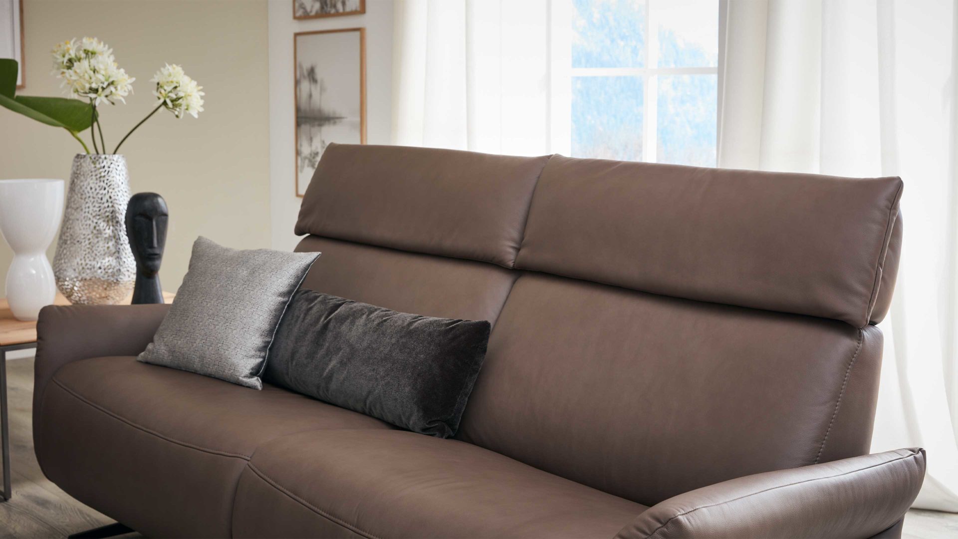 Dreisitzer comfortmaster besser sitzen, liegen, leben aus Leder in Dunkelbraun Comfortmaster 4161 - Dreisitzer 82 Q mit Funktionen schokofarbenes LongLife-Leder LG24 – Breite ca. 206 cm