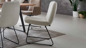 Polsterstuhl K+w polstermöbel aus Stoff in Weiß Esszimmerserie Base - Polsterstuhl weißer Bezug 940-30 & schwarzes Metall