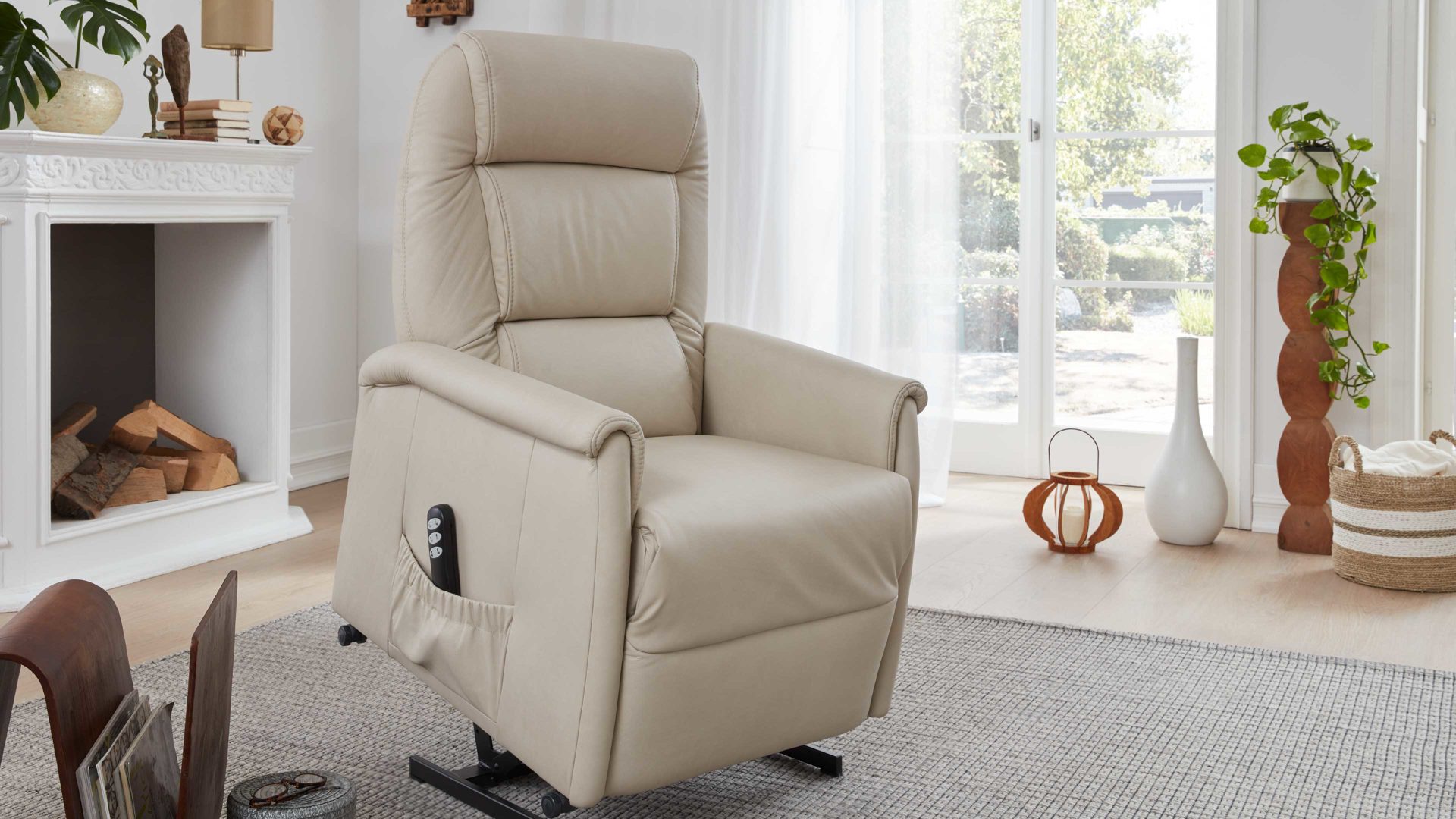 Fernsehsessel OrthoSedis aus Leder in Beige OrthoSedis 9773 - Fernsehsessel 25G motorisch mit Aufstehhilfe - klifffarbenes LongLife-Leder 24