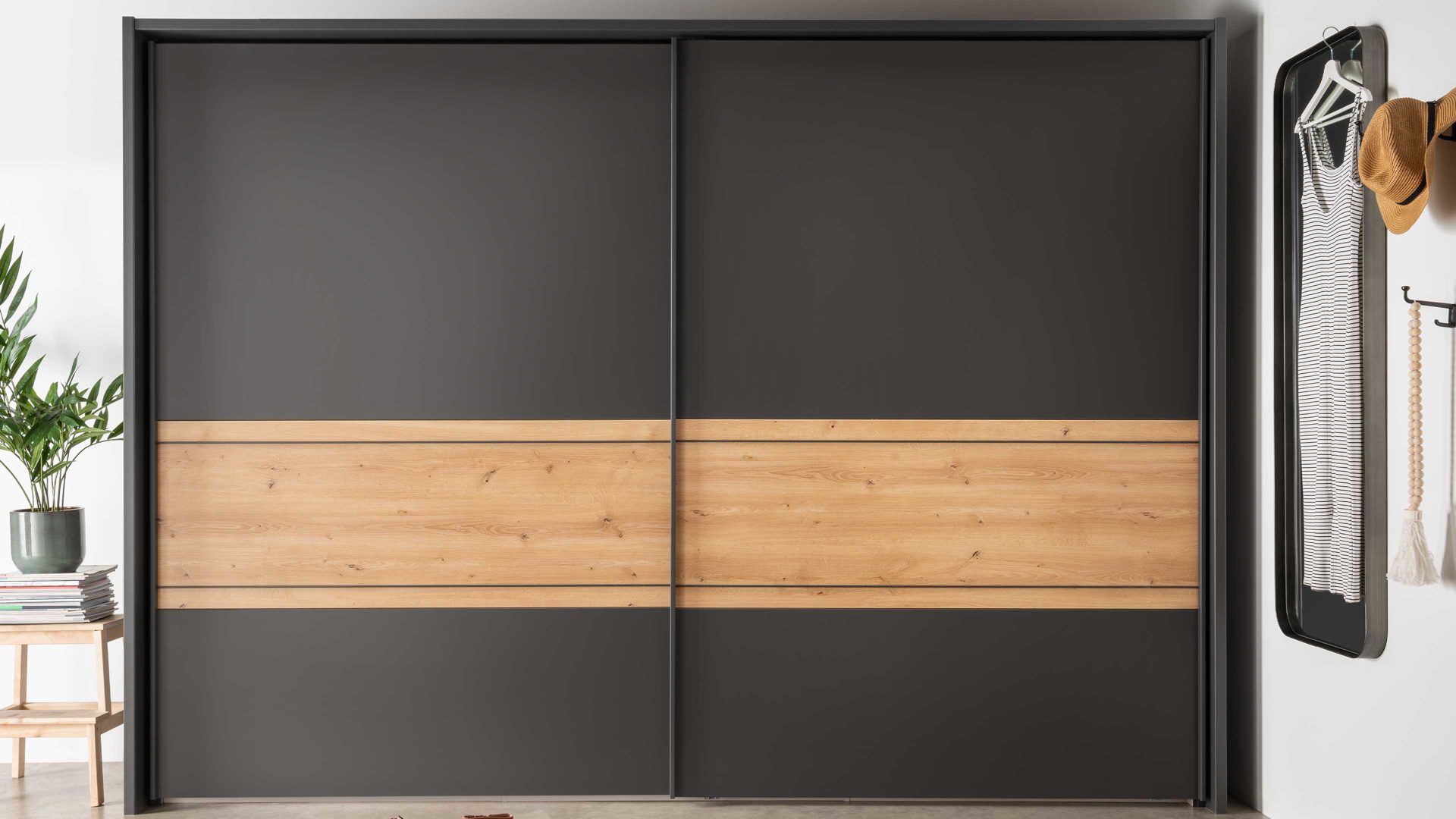 Kleiderschrank Wiemann | oeseder aus Holz in Dunkelgrau WIEMANN Schlafzimmerprogramm Alabama - Schwebetürenschrank Graphit & Eiche Bianco - zwei Türen, Breite ca. 300 cm