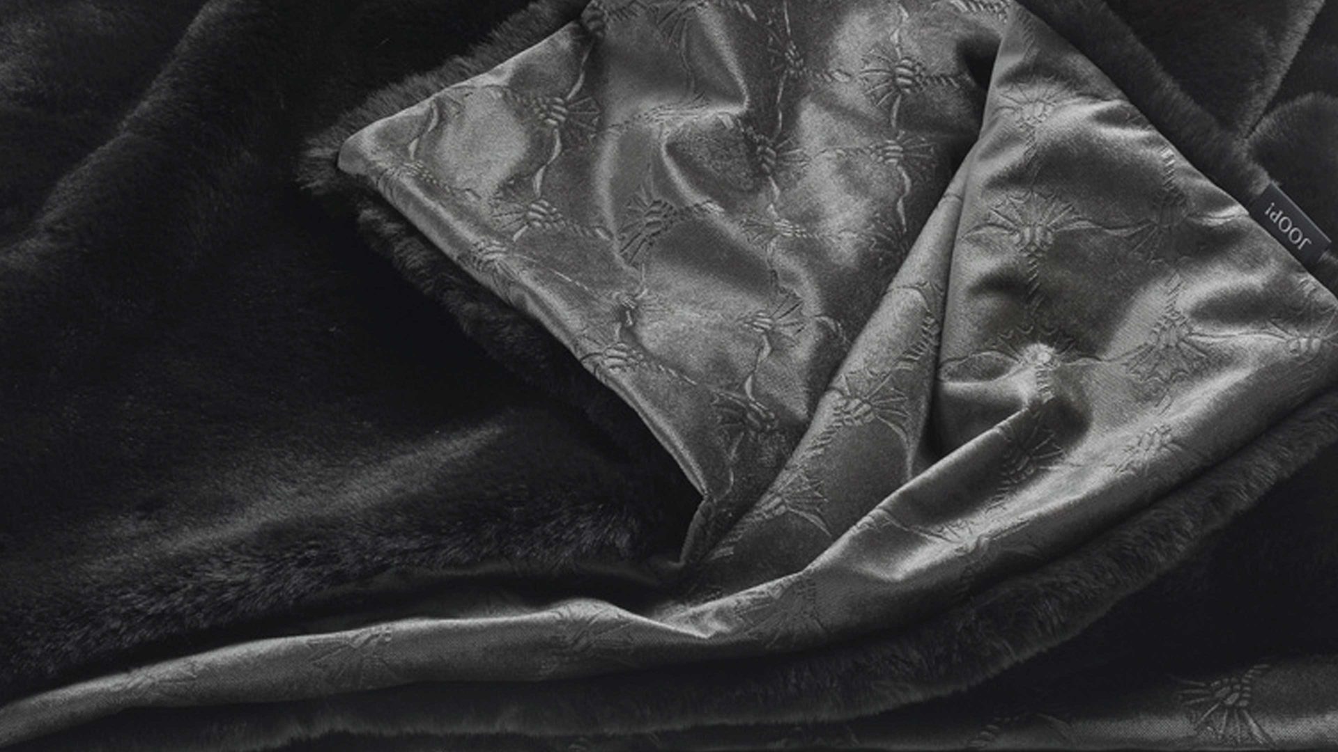 Wohndecke Stoeckel & grimmler aus Kunstfaser in Schwarz JOOP! Wohndecke Smooth schwarze Kunstfaser - ca. 130 x 170 cm