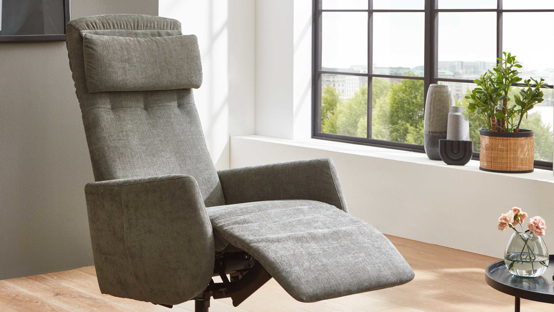 Relaxsessel COMFORT SMART aus Stoff in Dunkelgrün COMFORT SMART Polstersessel Calipso L grüner Strukturbezug Yelda & schwarzer Sternfuß 909