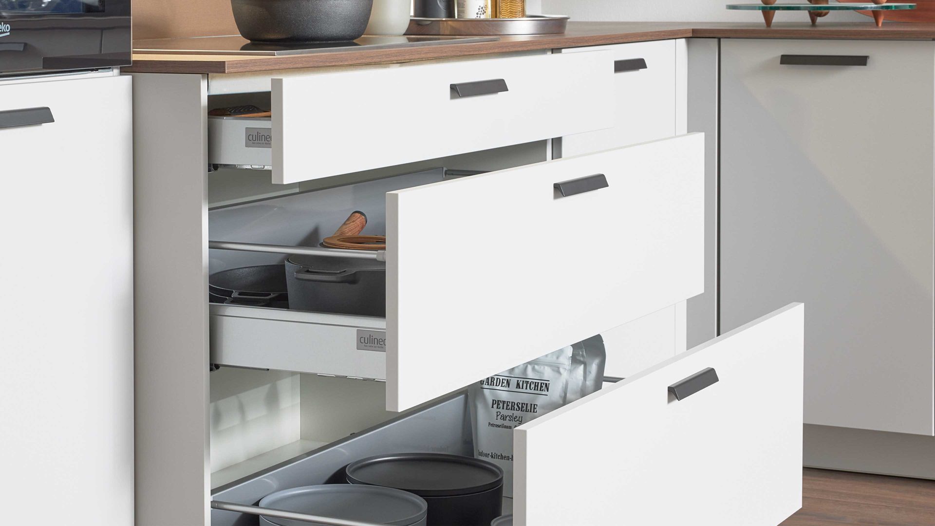 Einbauküche culineo® aus Holz in Hellgrau Culineo® Einbauküche C317 mit beko Einbaugeräten Steingrau & Eiche Sierra - Stellfläche ca. 365 x 363 cm