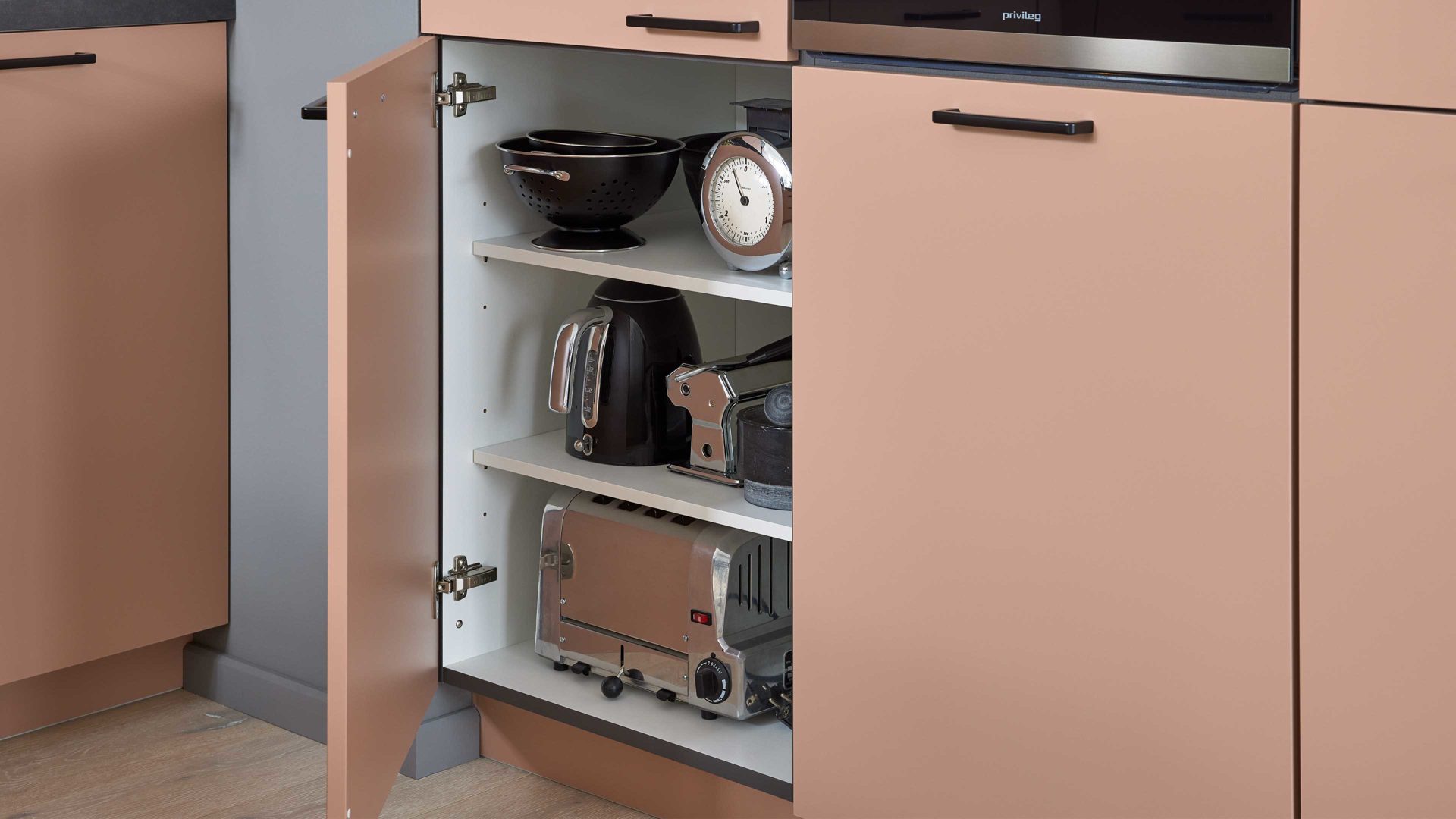 Einbauküche culineo® aus Holz in Rosa Culineo® Einbauküche C357 mit privileg Einbaugeräten Koralle & Schiefergrau - zweizeilig