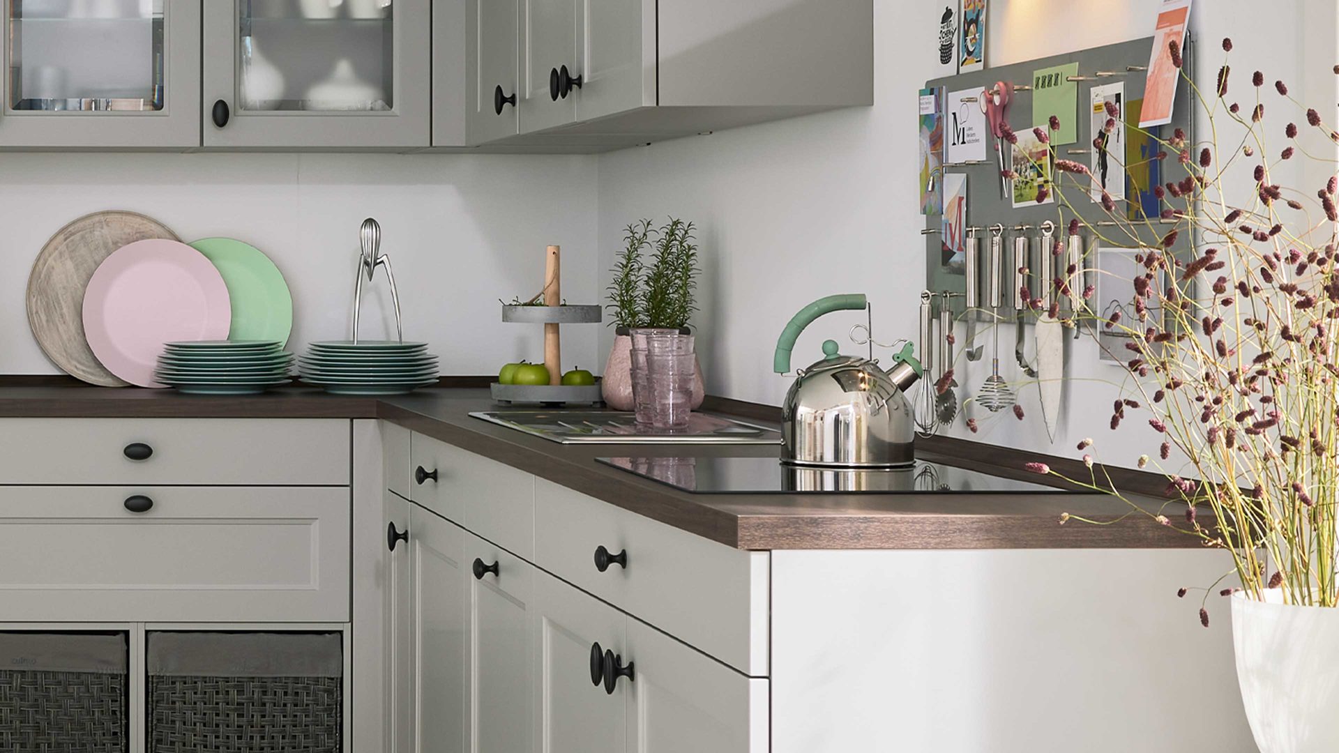 Einbauküche culineo® aus Holz in Hellgrau Culineo® Einbauküche C684 mit gorenje  Einbaugeräten Steingrau - Stellfläche ca. 420 x 335 cm