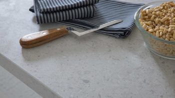 Einbauküche culineo® aus Holz in Weiß Culineo® Einbauküche C648 mit AEG Einbaugeräten Hochglanz Weiß - zweizeilig