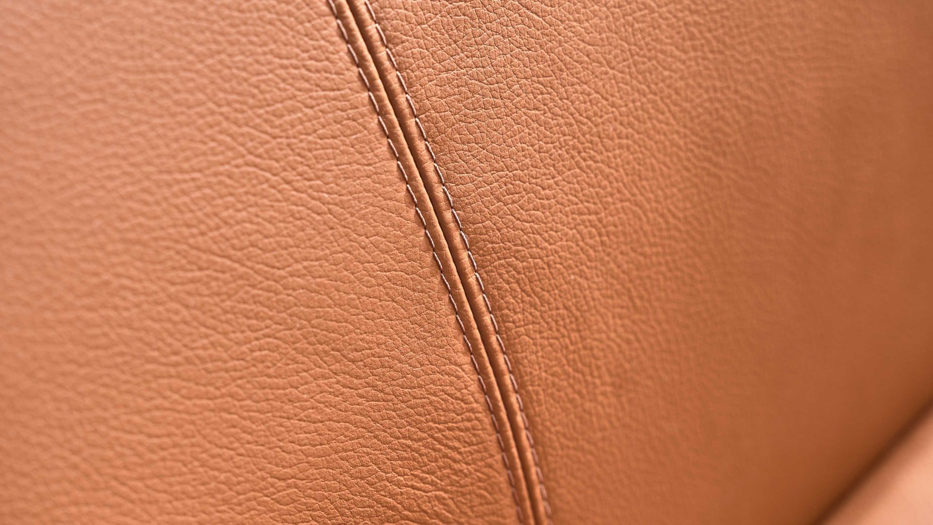 Polsterbank Interliving aus Leder in Hellbraun Interliving Esszimmer Serie 5115 - Polsterbank Ravi R83L sattelfarbenes Leder LD2015 & anthrazitfarbenes Metall - Länge ca. 215 cm