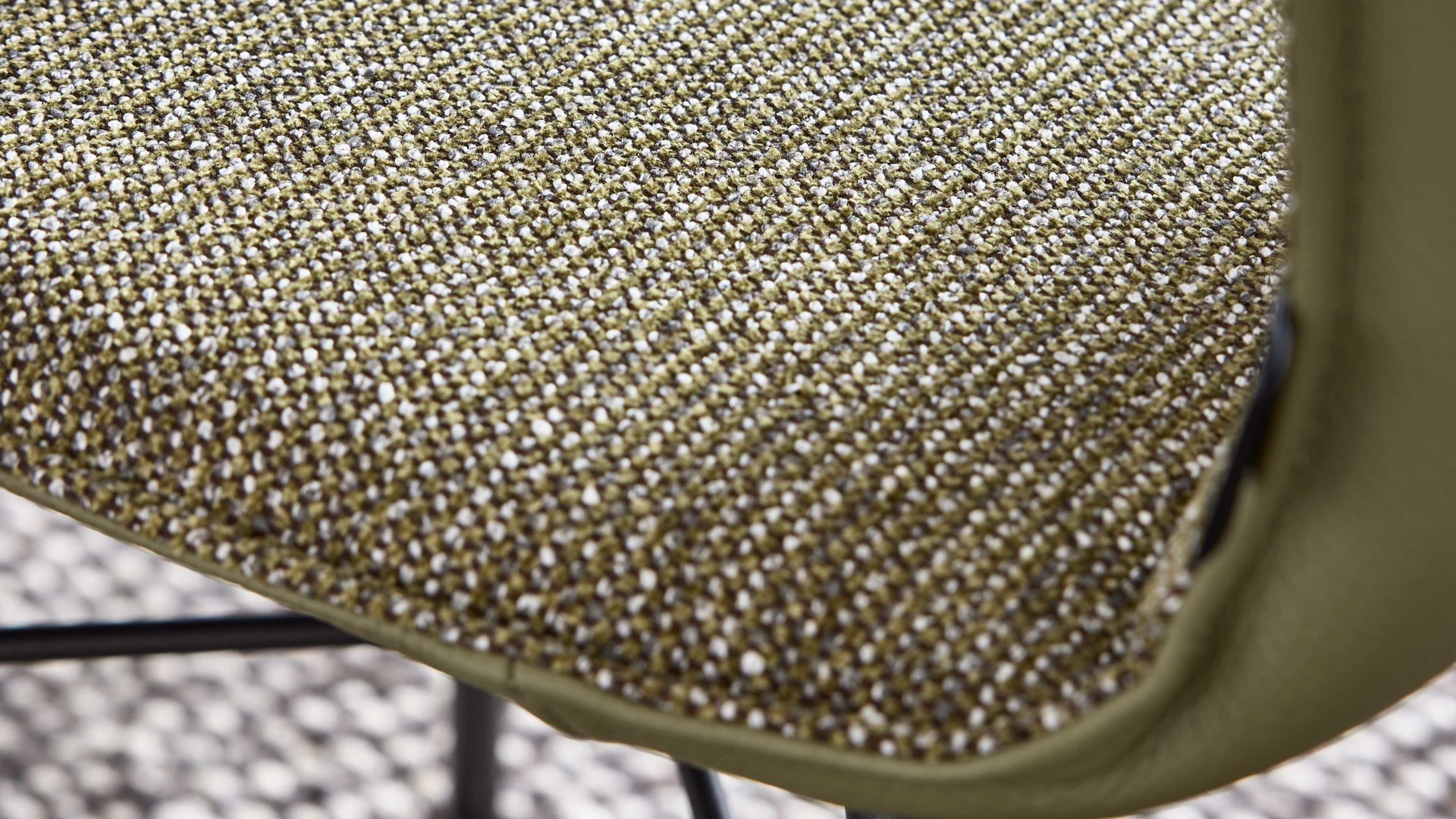 Tischgruppe Interliving aus Leder in Grün Interliving Esszimmer Serie 5115 - Essgruppe in warmen Tönen moosgrüner Webstoff Sneak 59, jadegrünes Leder LD7830, umbragraues Metall & astige Eiche