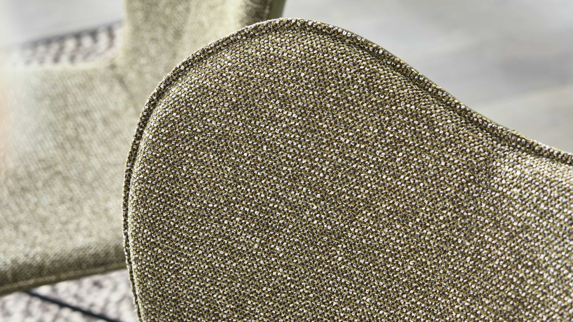 Tischgruppe Interliving aus Leder in Grün Interliving Esszimmer Serie 5115 - Essgruppe in warmen Tönen moosgrüner Webstoff Sneak 59, jadegrünes Leder LD7830, umbragraues Metall & astige Eiche