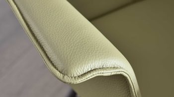 Tischgruppe Interliving aus Leder in Grün Interliving Esszimmer Serie 5115 - Essgruppe in warmen Tönen moosgrüner Webstoff Sneak 59, jadegrünes Leder LD7830, anthrazitfarbenes Metall & astige Eiche