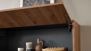 Einbauküche WERT KÜCHE® aus Holz in Holzfarben WERT KÜCHE® Mattea mit SIEMENS Einbaugeräten cognacbraune Eiche & Onyxschwarz - zweizeilig