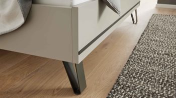 Bettgestell Interliving aus Holz in Hellgrau Interliving Schlafzimmer Serie 1032 – Bettgestell Kieselgrau & Havanna - Liegefläche ca. 180 x 200 cm