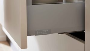 Einbauküche WERT KÜCHE® aus Holz in Grau WERT KÜCHE® Mattea mit Side by Side Kühl-Gefrierkombi Kieselgrau & Wildeiche - zweizeilig