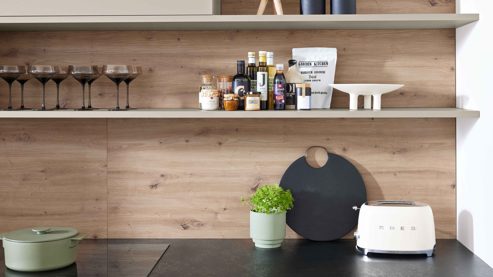 Einbauküche WERT KÜCHE® aus Holz in Grau WERT KÜCHE® Mattea mit Side by Side Kühl-Gefrierkombi Kieselgrau & Wildeiche - zweizeilig