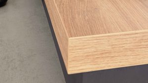 Einbauküche WERT KÜCHE® aus Holz in Grau WERT KÜCHE® Ella mit Miele Einbaugeräten quarzgrauer Beton - zweizeilig