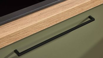 Einbauküche Interliving aus Holz in Grün Interliving Küche Serie 3065 mit SIEMENS-Einbaugeräten Olive & Eiche Ventura – Stellfläche ca. 350 x 278 cm