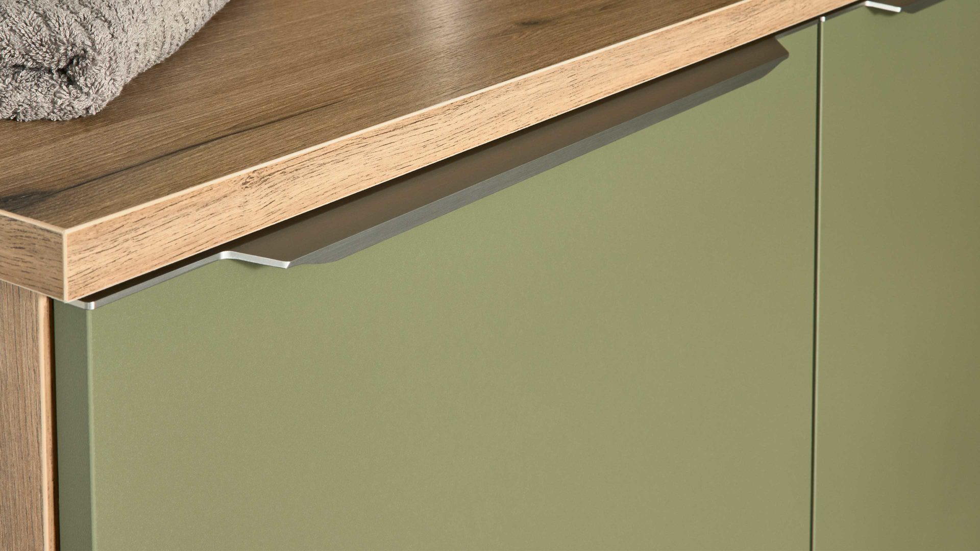 Einbauküche Interliving aus Holz in Grün Interliving Küche Serie 3074 - Hauswirtschaftsraumlösung Olive & Vulkaneiche – Stellfläche ca. 190 x 275 cm