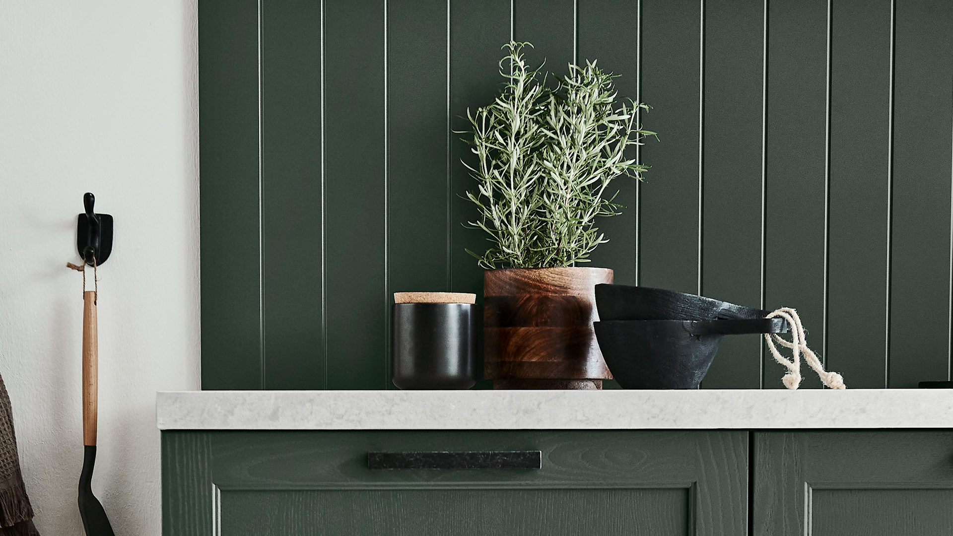 Einbauküche Nolte® küchen aus Holz in Dunkelgrün nolte® Einbauküche Lugano mit SIEMENS Einbaugeräten Black Green – dreiteilig