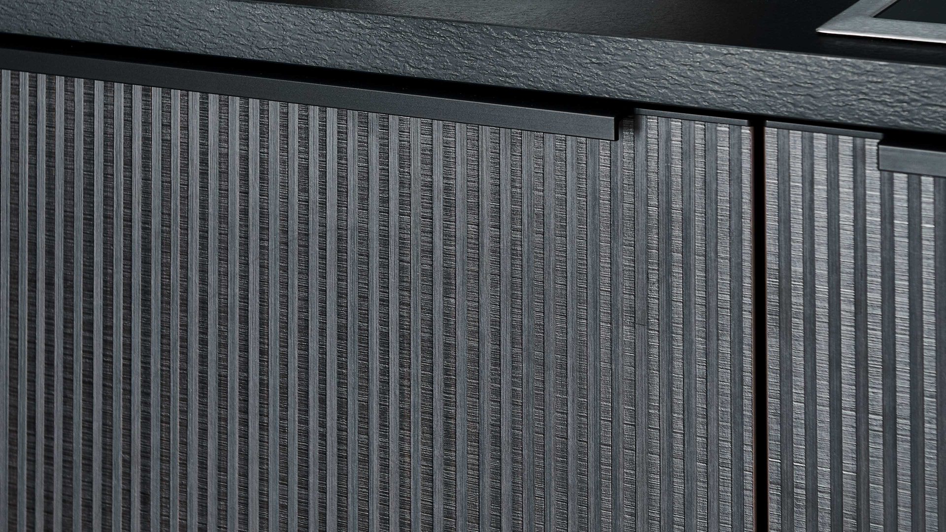 Einbauküche Nolte® küchen aus Holz in Dunkelbraun nolte® Einbauküche Artline mit AEG-Einbaugeräten Stripe Wood Coffee & Lava - zweizeilig