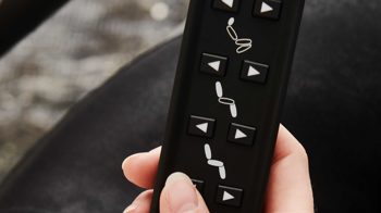 Relaxsessel Himolla aus Leder in Dunkelgrau himolla Relaxsessel Serie 7387 - Easyswing 56V zwei Motoren - asphaltfarbenes LongLife-Leder 24 & anthrazitfarbener Sternfuß