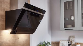 Einbauküche Nobilia® aus Holz in Hellgrau nobilia® Einbauküche Cascada mit SIEMENS-Elektrogeräten Steingrau & Master Oak - Stellfläche ca. 230 x 370 cm