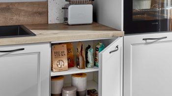 Einbauküche Nobilia® aus Holz in Hellgrau nobilia® Einbauküche Cascada mit SIEMENS-Elektrogeräten Steingrau & Master Oak - Stellfläche ca. 230 x 370 cm