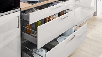 Einbauküche Nobilia® aus Holz in Hellgrau nobilia® Einbauküche Novalux mit privileg Elektrogeräten Seidengrau & Eiche Montreal - Länge ca. 420 cm