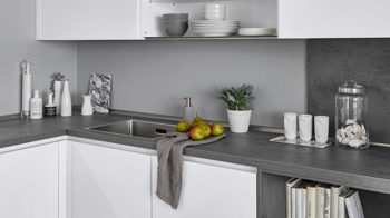 Einbauküche Nobilia® aus Holz in Hellgrau nobilia® Einbauküche Novalux mit Elektrogeräten Weiß & Beton Schiefergrau - Stellfläche ca. 255 x 400 cm