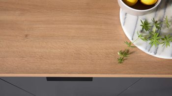 Einbauküche WERT KÜCHE® aus Holz in Schwarz WERT KÜCHE® Nora mit SIEMENS Einbaugeräten Lavaschwarz - Länge ca. 480 cm