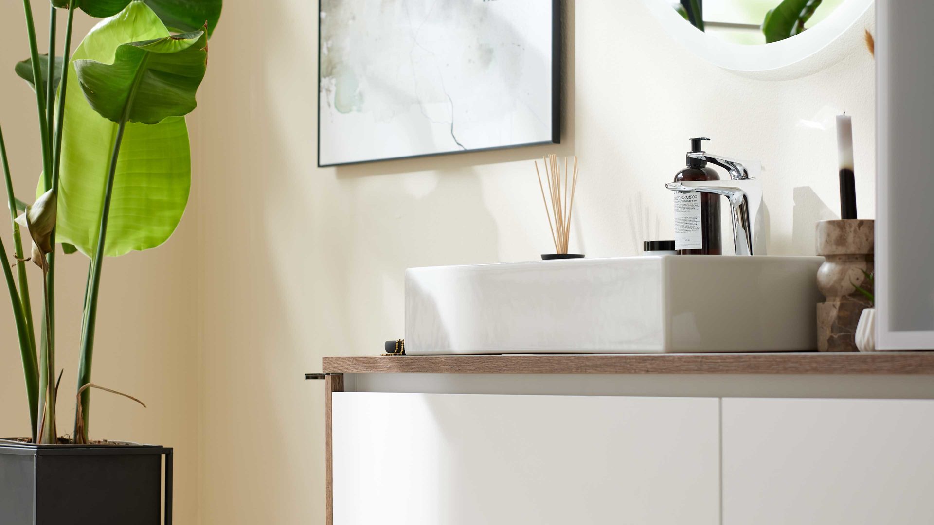 Badmöbel-Set Interliving aus Holz in Weiß Interliving Bad Serie 7357 - Badmöbel-Set mit Extras Alpinweiß & Eiche Havanna