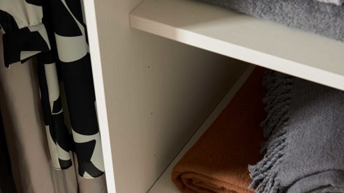 Kleiderschrank Interliving aus Holz in Schwarz Interliving Kleiderschrank Serie 1208 - Schwebetürenschrank Schwarzglas & Atlantic Eiche - zwei Türen, Breite ca. 270 cm