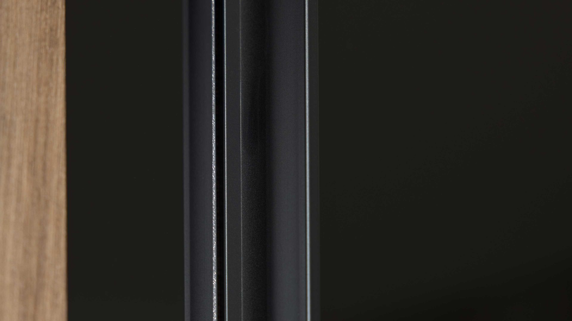 Kleiderschrank Interliving aus Holz in Schwarz Interliving Kleiderschrank Serie 1208 - Schwebetürenschrank 98431 Schwarzglas & Atlantic Eiche - zwei Türen, Breite ca. 270 cm