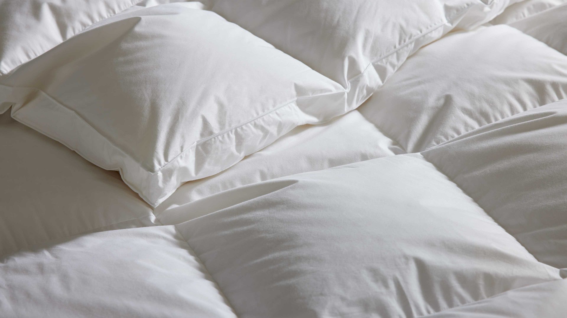 Daunendecke Interliving aus Stoff in Weiß Interliving Bettdecke Serie 9204 - Daunendecke als Winterbett warm, ca. 1.240 g Daunen - ca. 200 x 200 cm